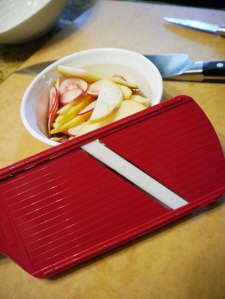 Sliced-radish-and-apple